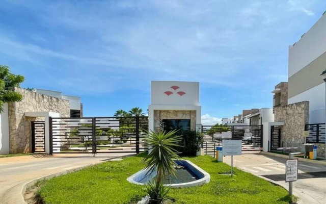 Prime Location House at Cerritos Great Price