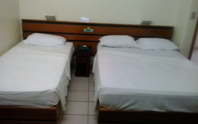 Oft Plaza Oeste Hotel