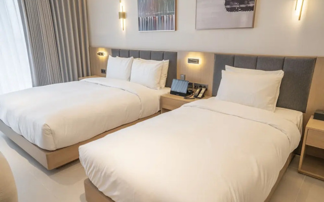 Wave M Hotel West