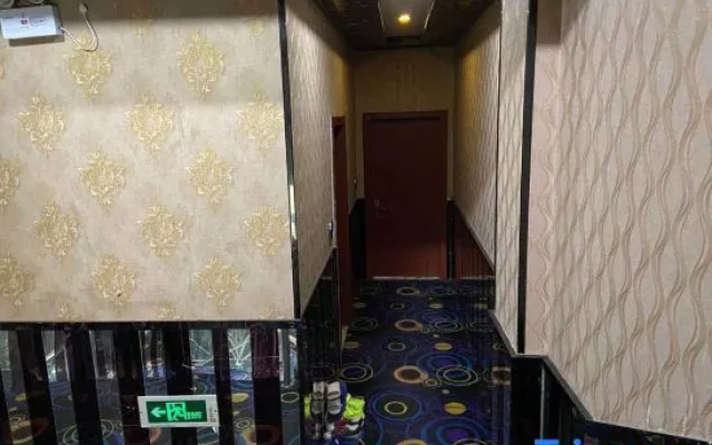 Yuebin Chain Hotel (Shanghai Huating Old Street Branch)