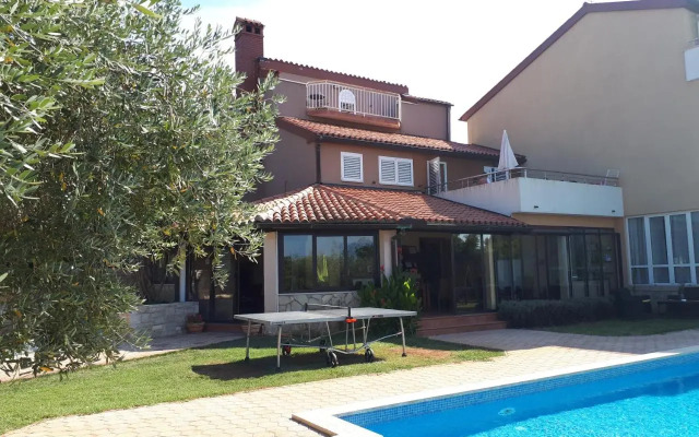 Guesthouse Barboska-pool & tennis court