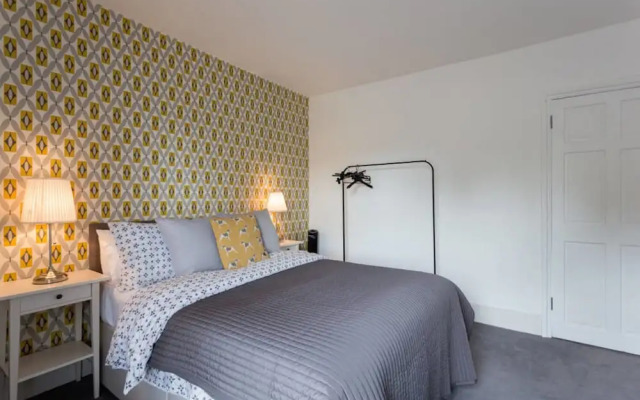 Ashton House, Luton - inhabit short stays
