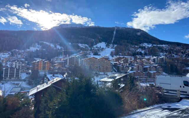 Studio Jolidi new queens bed