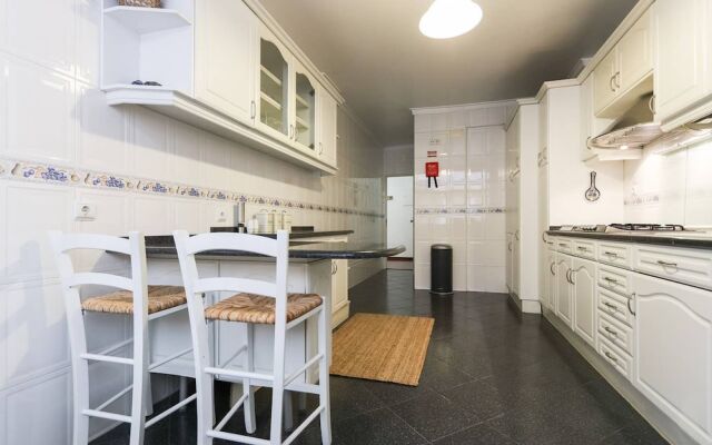 Stylish Apartment with Private Terrace and Garage