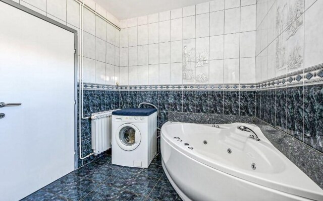 Amazing Home in Zadar with Hot Tub, Sauna & WiFi