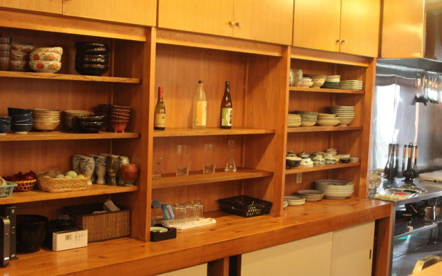 Shaq Bighouse - Hostel
