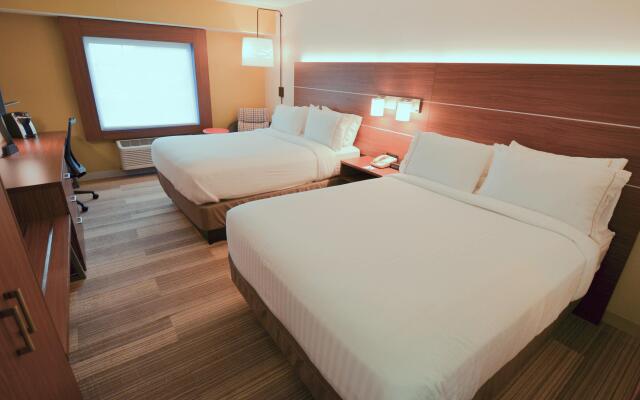 Holiday Inn Express Pittsburgh-Bridgeville by IHG