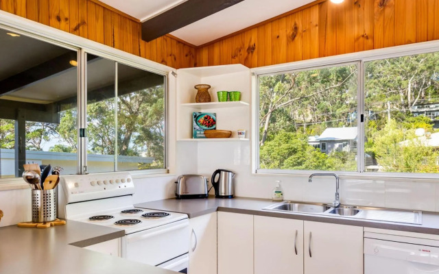 Shanti at Hyams Beach 4pm Check Out Sundays