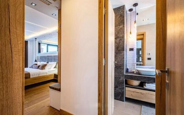 Villa Alpha - Four Bedroom Villa With Swimming Pool