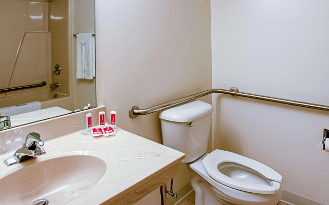 Econo Lodge on the Bay