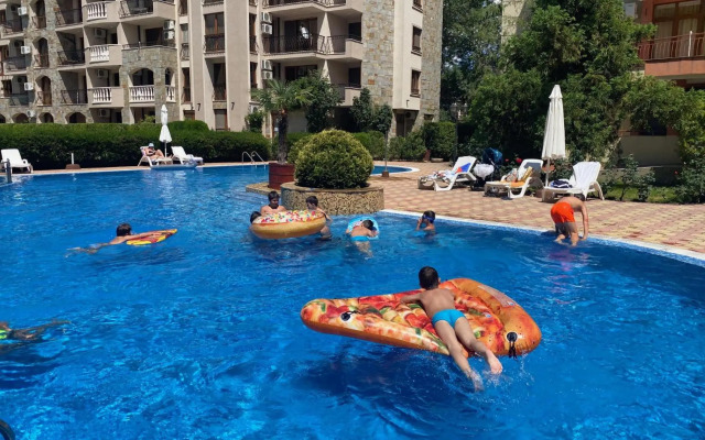 Studio Anita Complex B16