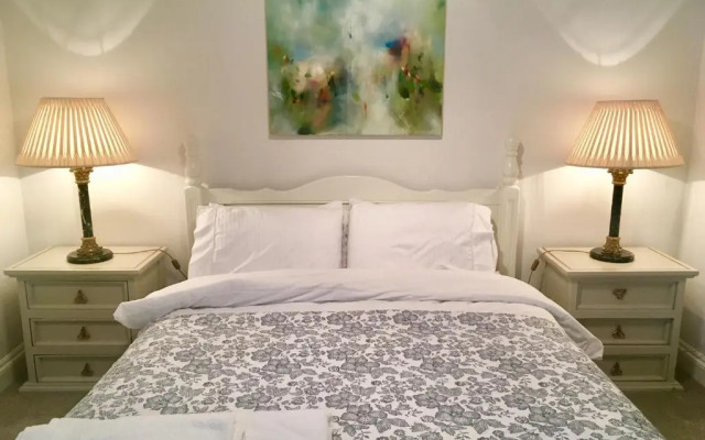 Beautiful 1BR in Historic St Aubin House