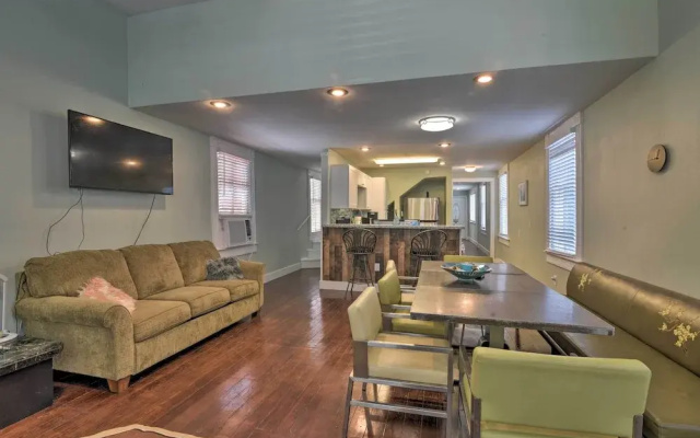 Home w/ Patio & Grill: 2 Mi to Galveston Seawall!