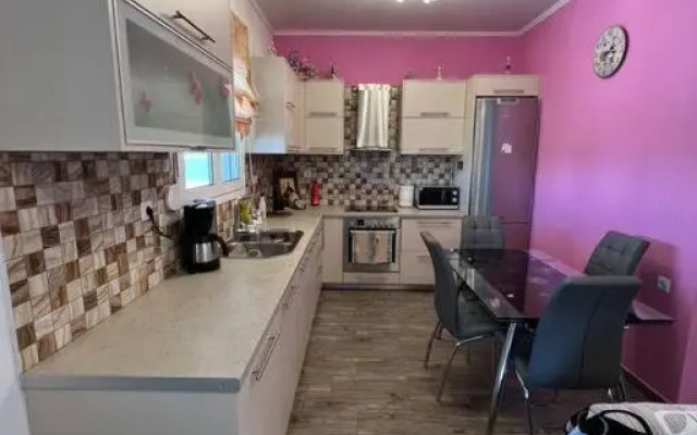 Family Getaway Close the Sea