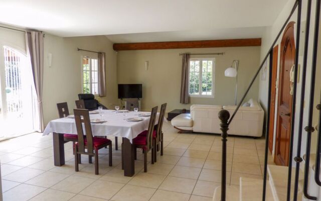 Holiday Home La Garrigue - PUJ100