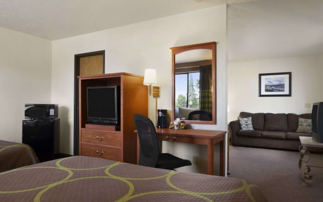 Super 8 by Wyndham Port Angeles at Olympic National Park Hotel