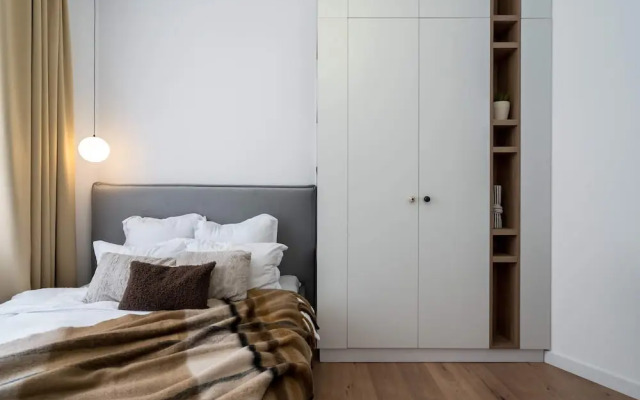 Elegant & Bright 2BR Condos - Steps from Old Town