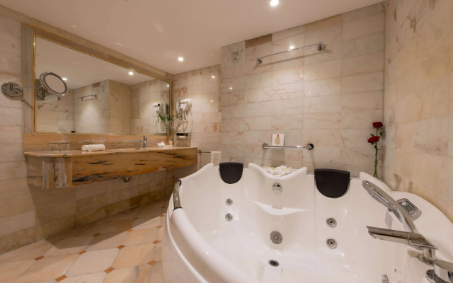 Ramada by Wyndham Continental Jeddah