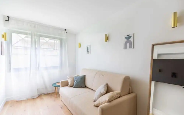 Lavie Maison Equipped Studio Chartrons