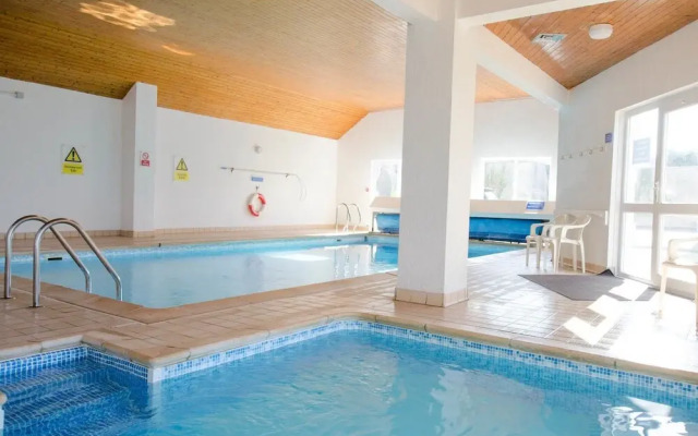 Clifton Court Apt 16 With Heated Pool