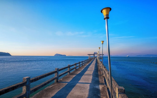A Dream Naka Island - Beachfront Retreat