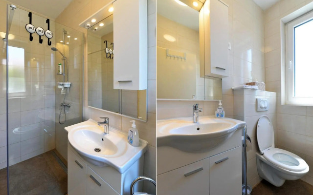 Beach apartment VAMI with sea view