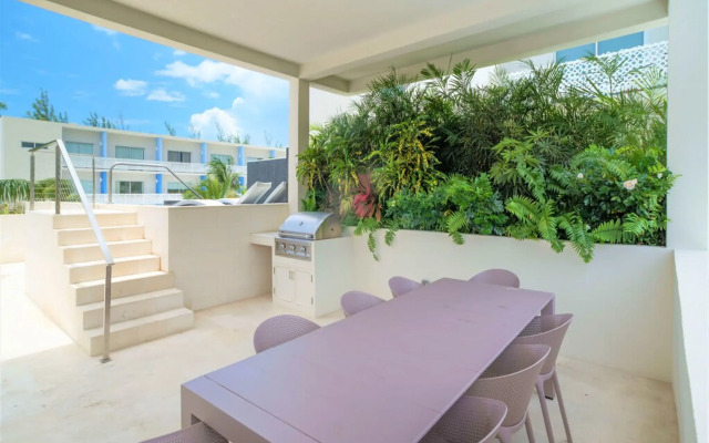 Modern 1BR Apt w Rooftop Pool Onsite Amenities