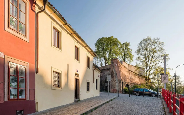 Modern Apartment in a Picturesque 15th-Century Building