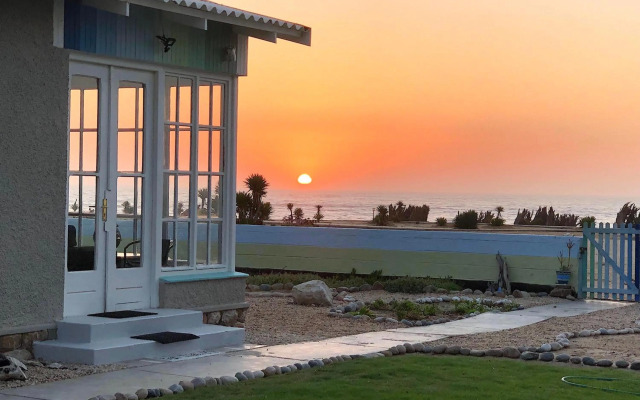 Quaint Seaside Cottage