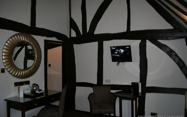 Legacy Rose and Crown Hotel