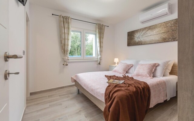 Stunning Home in Rovinj With Wifi and 2 Bedrooms