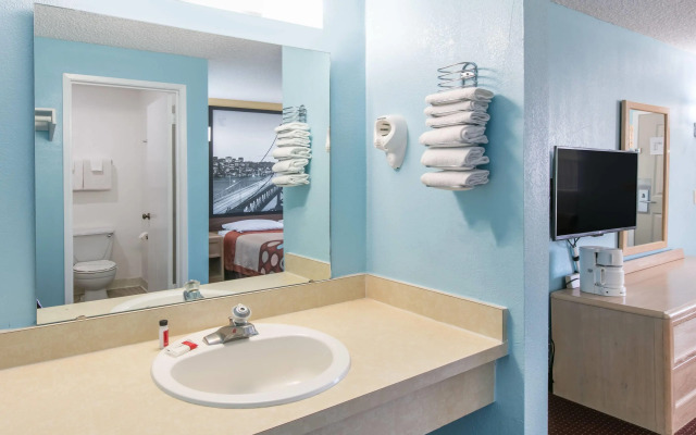 Super 8 by Wyndham Bishop