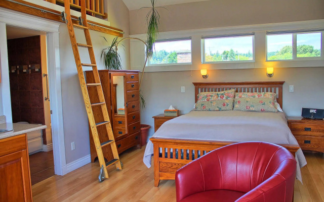 Birds of a Feather Victoria Oceanfront Studio Suites