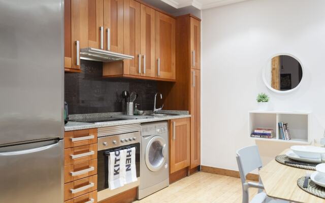 Fuencarral Apartments by FlatSweetHome