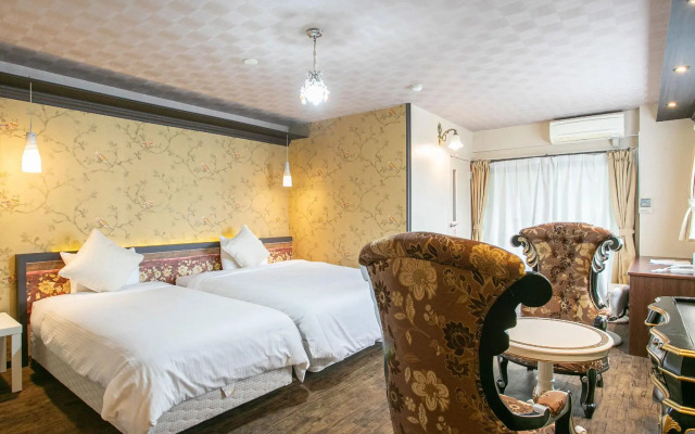 Yufuin Besso Shikisai Hotel