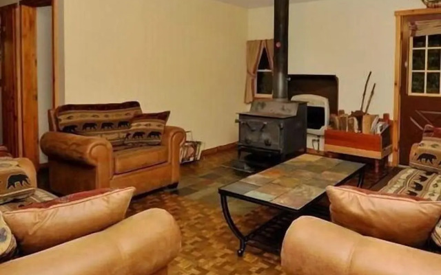 Cedarwood Lodge
