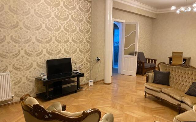 Tbilisi Suite In Queen Ketevan Avenue