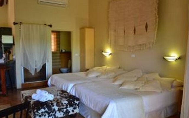 Tsanana Log Cabins and Mullberry Lane Suites