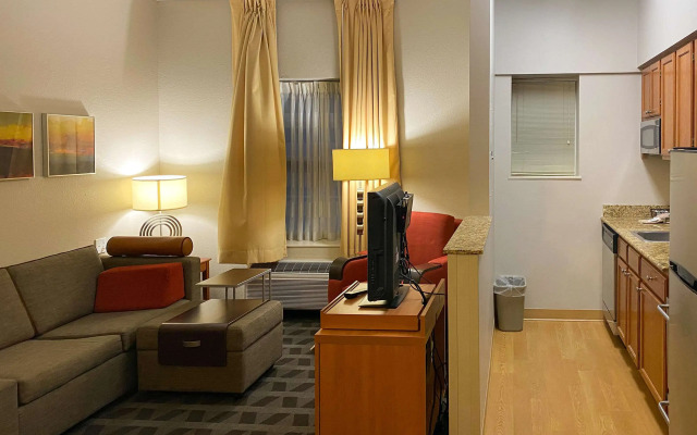 MainStay Suites Middleburg Heights Cleveland Airport