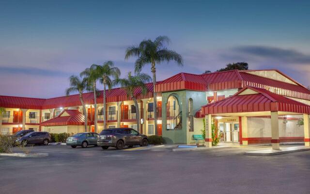 Super 8 By Wyndham Clearwater/Us Hwy 19 N