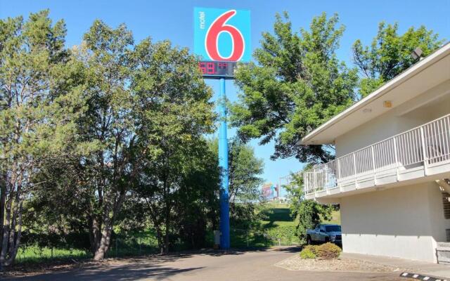 Motel 6 Bismarck, ND