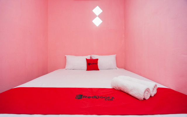 RedDoorz near Palembang Airport 1 - Hotel in Palembang - Photo 4