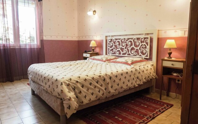 Fabulous Holiday Home With Swimming Pool in Narbonne