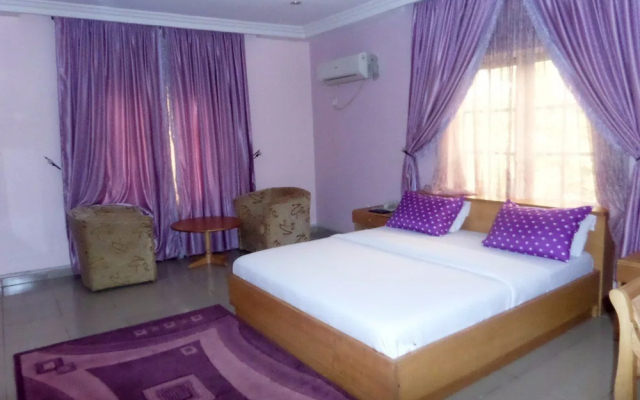 Junbic Apartment and Suites