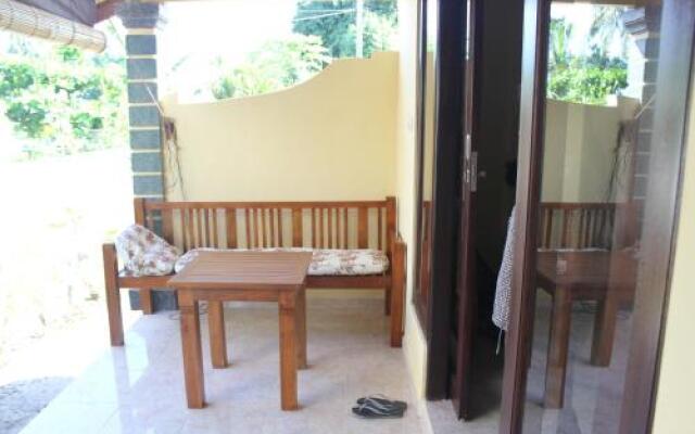 Warung Santa Fe and Bungalows