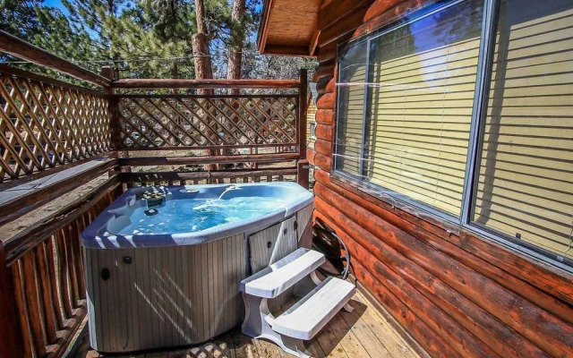 Bear Claw Bungalow #379