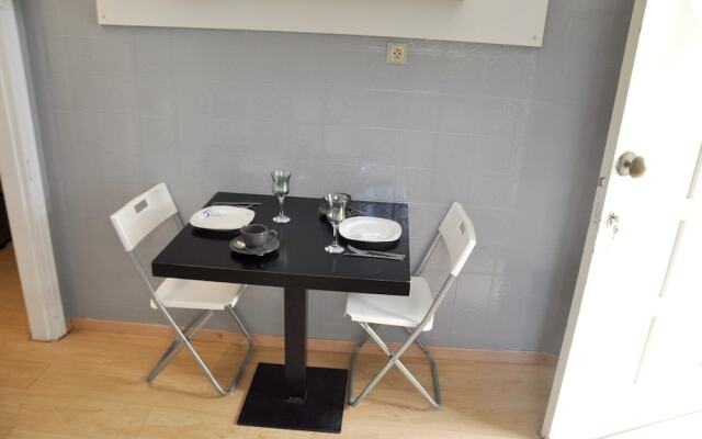 Studio in Glifada, With Furnished Garden and Wifi - 1 km From the Beac