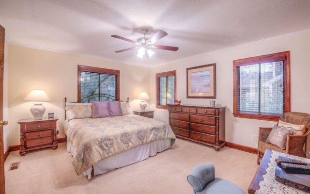 Island Oasis 6 Bedroom Holiday Home