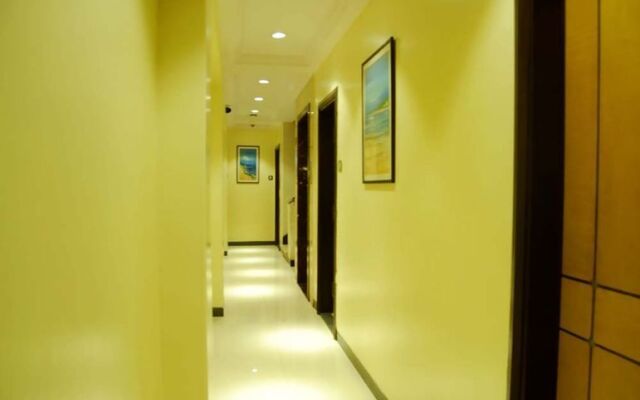 Vista Rooms Near Marine Lines Station