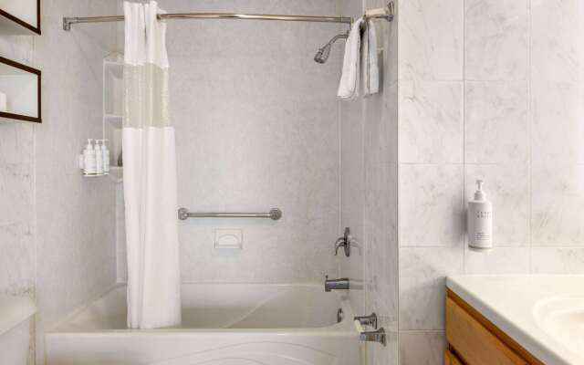 Howard Johnson by Wyndham Ocean City Oceanfront